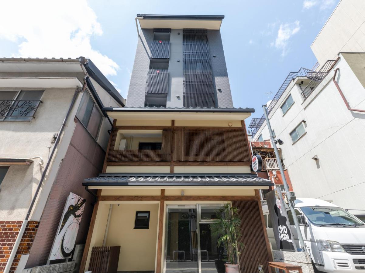 Oyo Earth Hotel